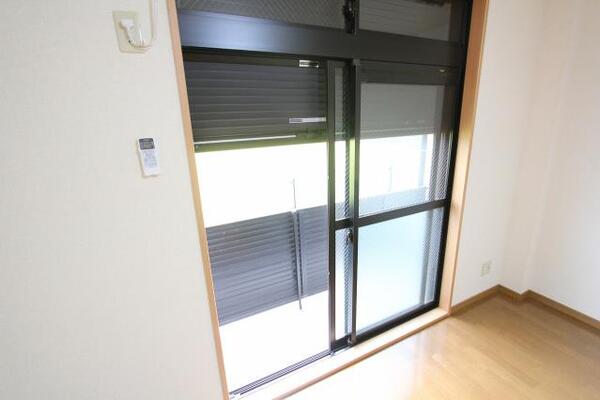 シャッタ－が付いてますので安心です。