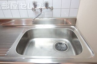 タイル張りの綺麗な壁です。