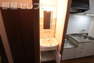 キッチン周りを隠せるのでスッキリしてます。