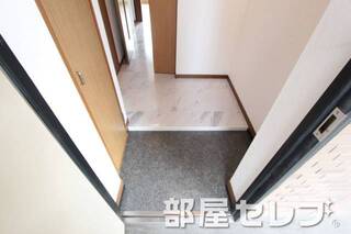 玄関段差が低くて安心。イメージ写真