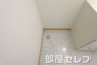 洗濯機置き場はこちらへ。