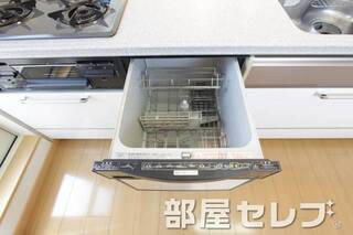 食器洗乾燥機付き。