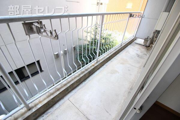 奥行きのあるベランダです。