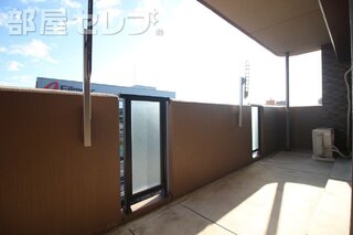 日当り良好な広めのベランダで洗濯物が沢山干せれます。
