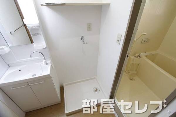 洗濯機置き場はこちらへ。
