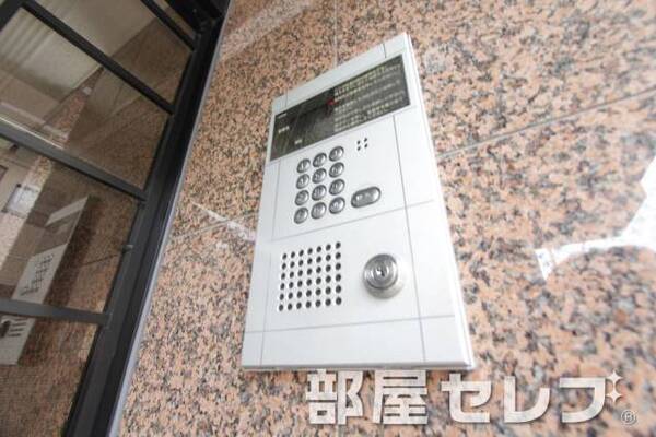 オートロック完備。