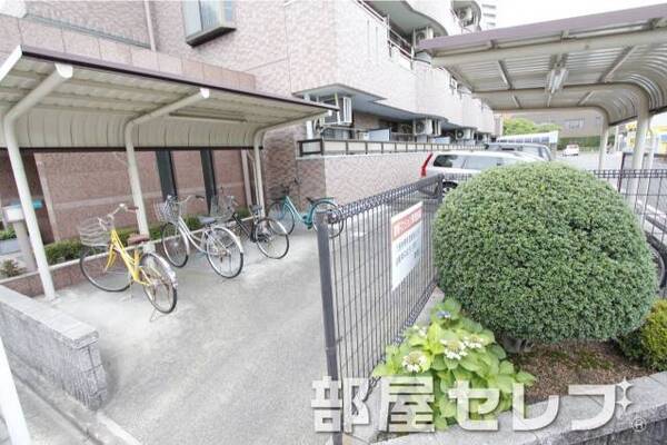 駐輪場。