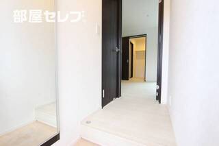 玄関先も広く感じられます