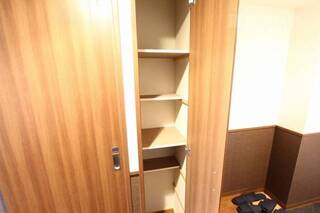 玄関横の収納です。