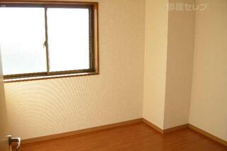 窓の付いたお部屋なので空気の入れ替えができて便利。