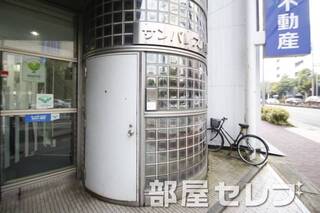 オートロック完備。