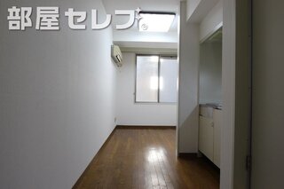 キッチン上部収納。