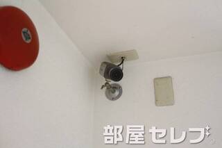 各階に防犯カメラ設置。