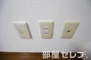 電話回線、ＴＶジャック。