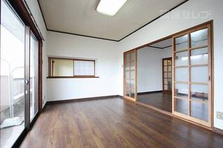 広く明るいお部屋です。