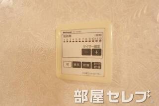 浴室乾燥機付き。