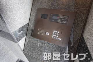 オートロック完備。