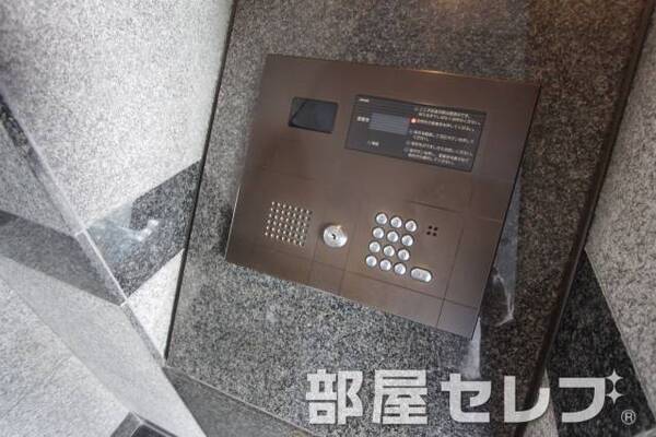 オートロック完備。