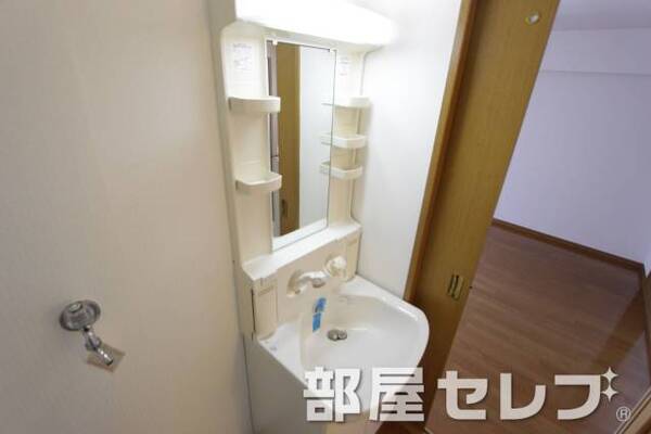 洗髪洗面化粧台。