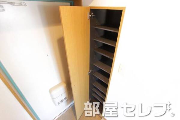 シューズボックス。