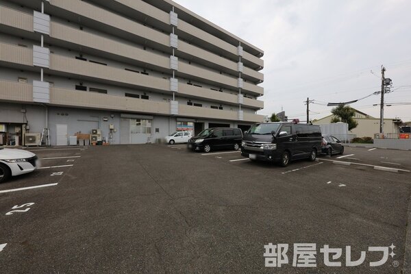 エレベーターついています。