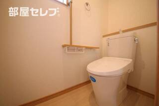 ２階にお手洗いもありますよ