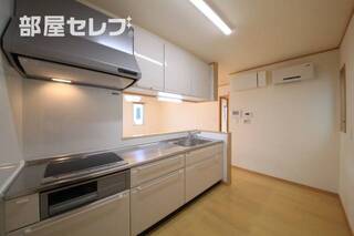 キッチンまわりのスペースも広いので動きやすいです