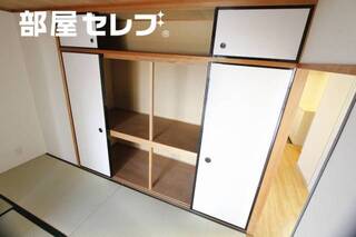 奥行のある収納スペース。