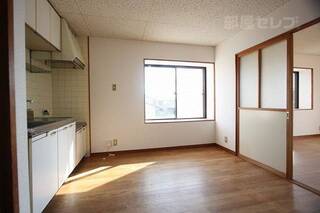 光溢れる明るい居室ですね