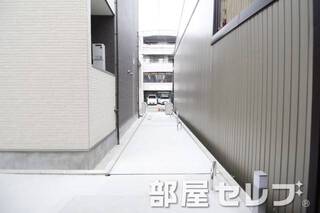 自転車はスペースのあるところへ。