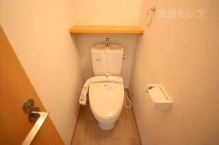 ウォシュレット付きのトイレ