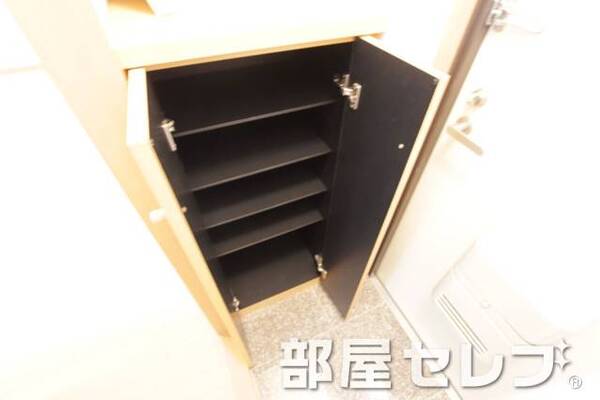 シューズボックス。
