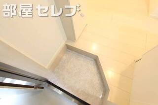 輝かしい玄関ですね。