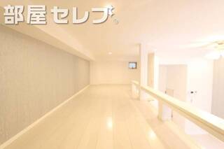 階段タイプのロフト付きのお部屋です。