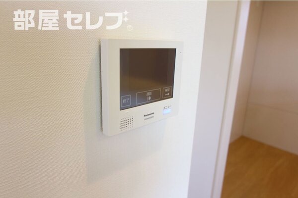 リビングにエアコン設置しています。