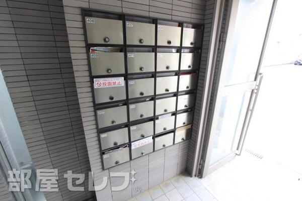 右側に電話が置けます。