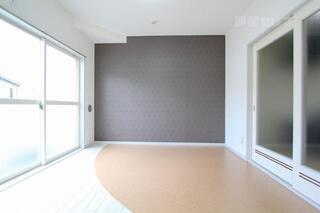 デザインクロスがおしゃれなお部屋です。
