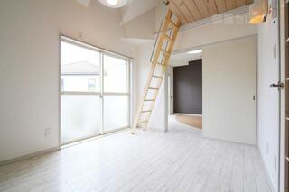 ロフト付きの広々としたお部屋です。
