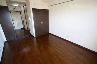 床とクロスの色合いがはっきりしています