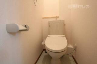 真っ白なトイレです