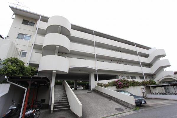 どっしりとした外観です。