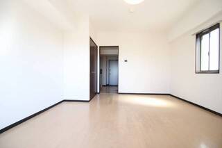 明るい角部屋です。