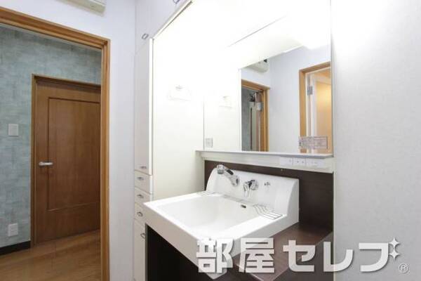 洗髪洗面化粧台。