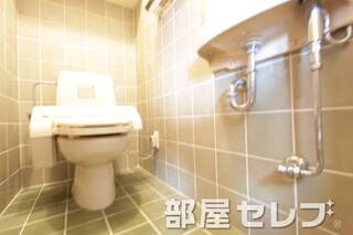 トイレに洗面あります。