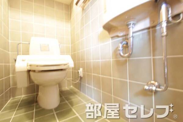 トイレに洗面あります。