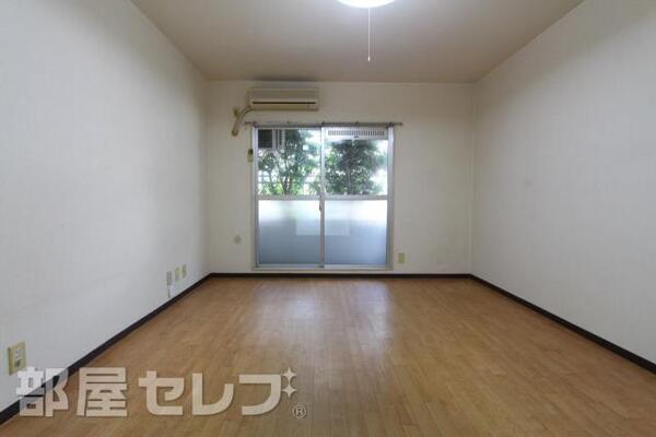 8畳のお部屋です。