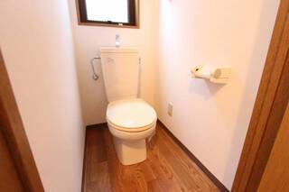 個室トイレに窓もついてます
