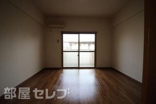 8帖のお部屋です。