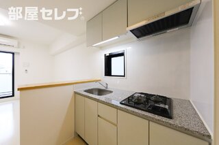 作業スペースの広いキッチンは便利です。