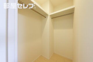 ウォークインクローゼットの収納は魅力ですね